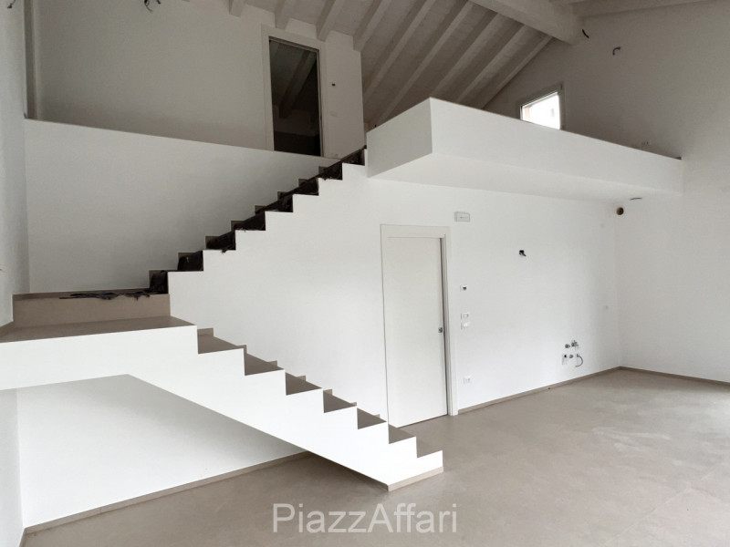 RIF. CAMP22

Proponiamo in vendita nel Comune di Campolongo Maggiore, in zona centrale a circa 40...