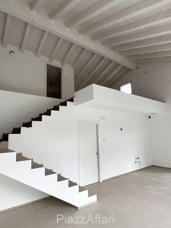 RIF. CAMP22

Proponiamo in vendita nel Comune di Campolongo Maggiore, in zona centrale a circa 40...