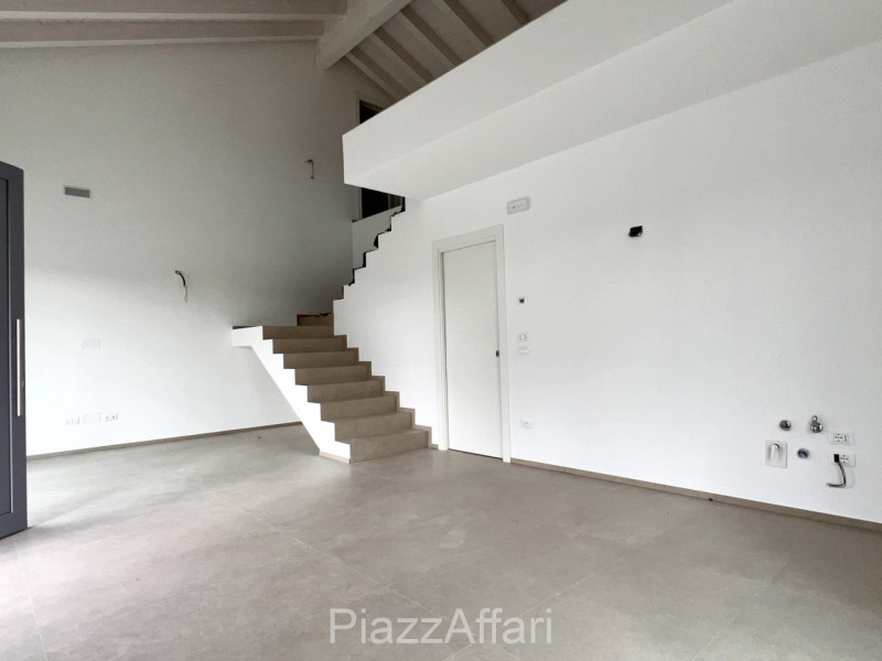 RIF. CAMP22

Proponiamo in vendita nel Comune di Campolongo Maggiore, in zona centrale a circa 40...