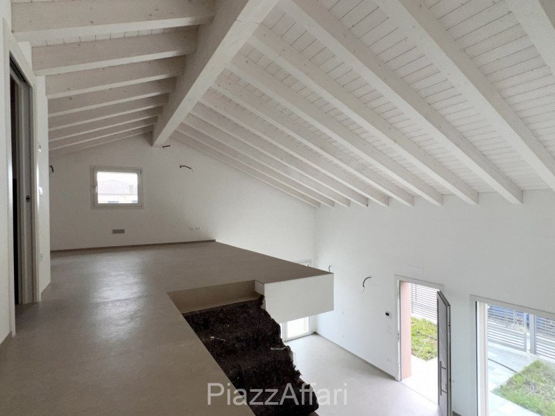 RIF. CAMP22

Proponiamo in vendita nel Comune di Campolongo Maggiore, in zona centrale a circa 40...