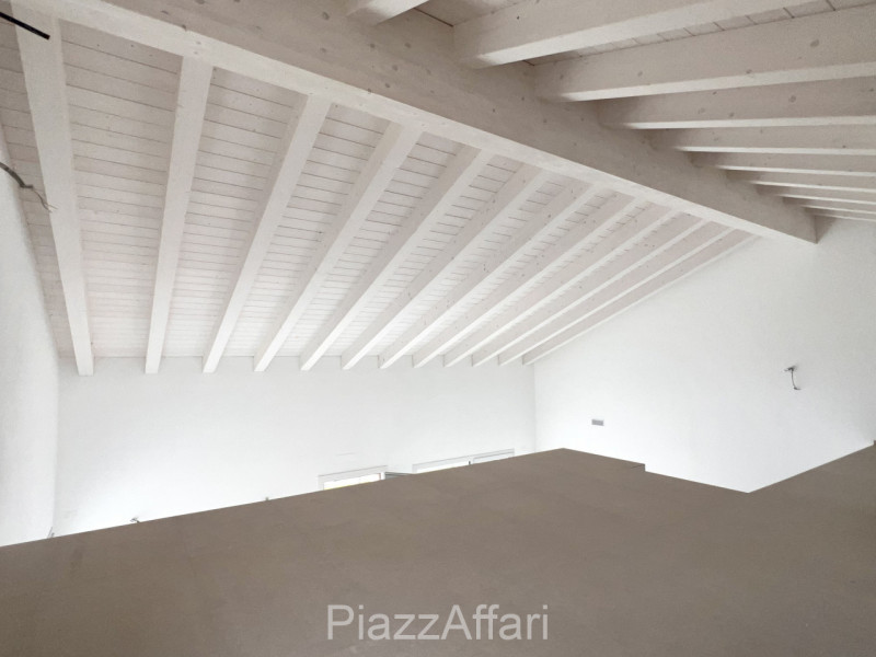 RIF. CAMP22

Proponiamo in vendita nel Comune di Campolongo Maggiore, in zona centrale a circa 40...