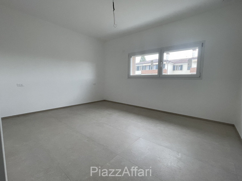 RIF. CAMP22

Proponiamo in vendita nel Comune di Campolongo Maggiore, in zona centrale a circa 40...