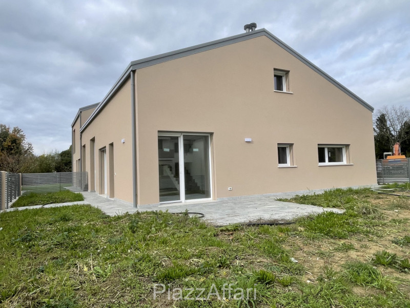 RIF. CAMP22

Proponiamo in vendita nel Comune di Campolongo Maggiore, in zona centrale a circa 40...