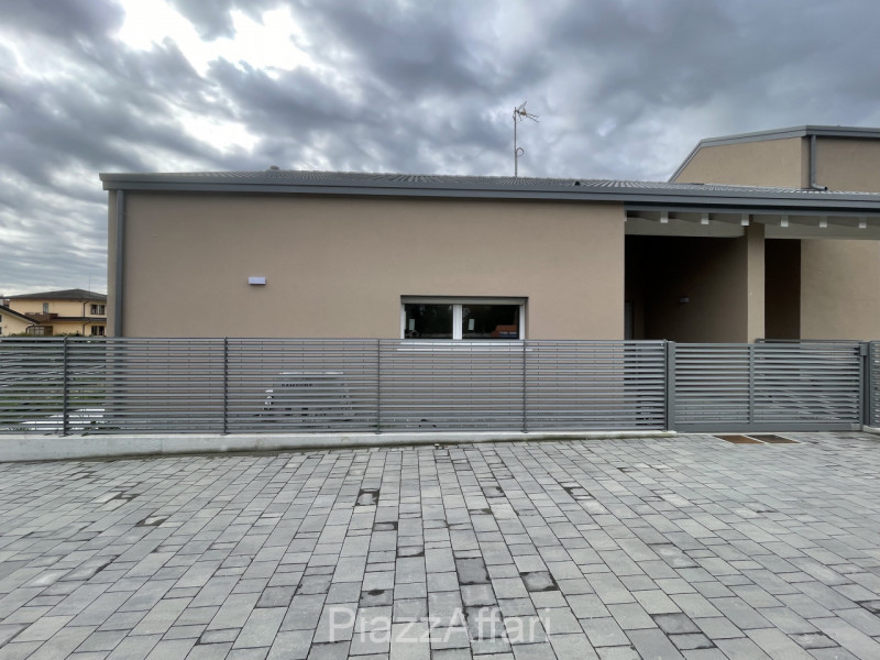 RIF. CAMP22

Proponiamo in vendita nel Comune di Campolongo Maggiore, in zona centrale a circa 40...