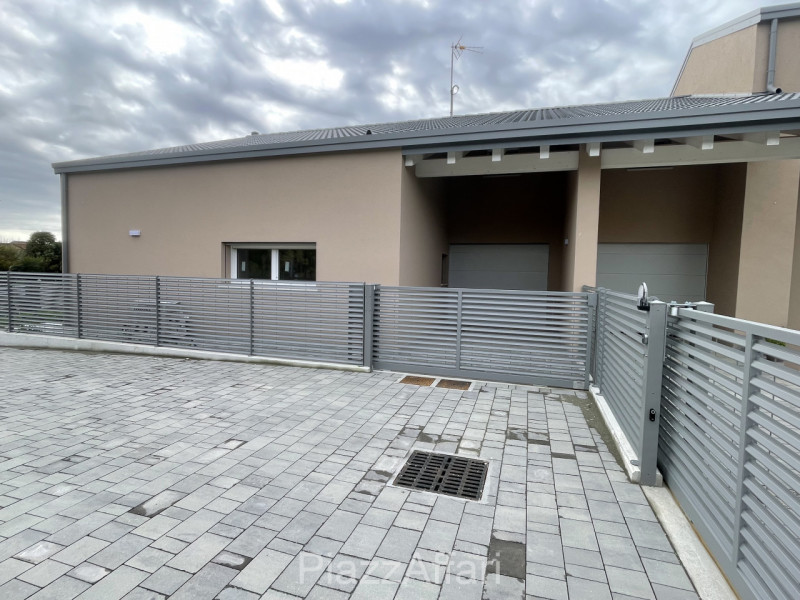 RIF. CAMP22

Proponiamo in vendita nel Comune di Campolongo Maggiore, in zona centrale a circa 40...