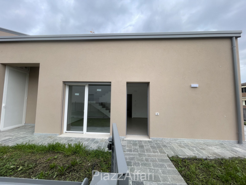 RIF. CAMP22

Proponiamo in vendita nel Comune di Campolongo Maggiore, in zona centrale a circa 40...