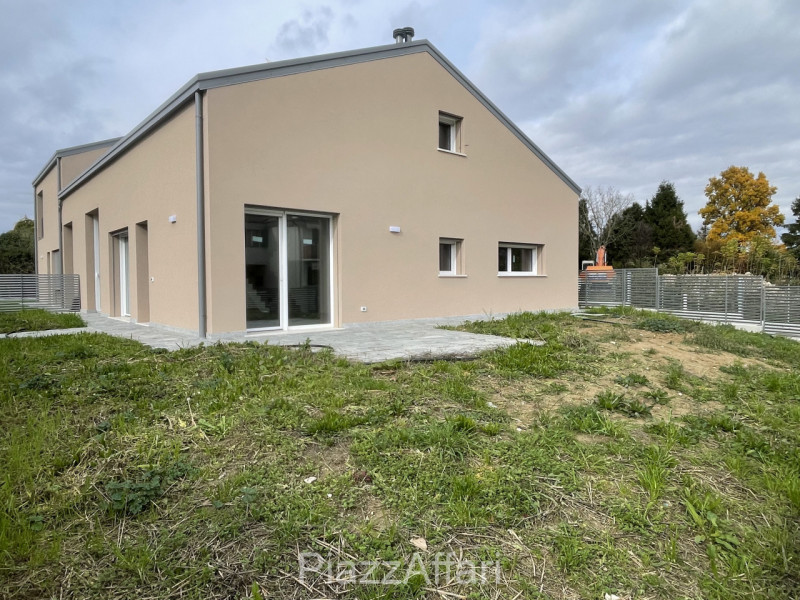 RIF. CAMP22

Proponiamo in vendita nel Comune di Campolongo Maggiore, in zona centrale a circa 40...