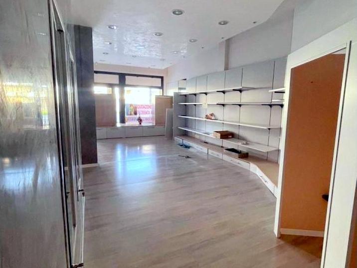 Immobile in esclusiva al Gruppo Padova MLS

in zona centralissima e di passaggio, proponiamo in v...