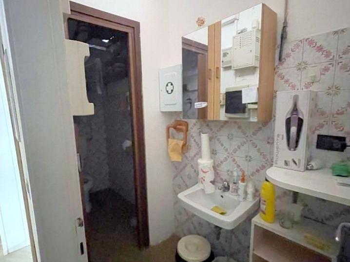 Immobile in esclusiva al Gruppo Padova MLS

in zona centralissima e di passaggio, proponiamo in v...