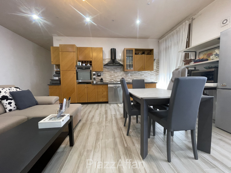 RIF. CORR32

Fabbricato atipico in centro del paese di Correzzola nella via principale a 200 m da...