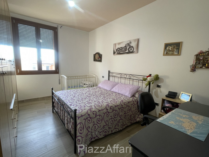 RIF. CORR32

Fabbricato atipico in centro del paese di Correzzola nella via principale a 200 m da...