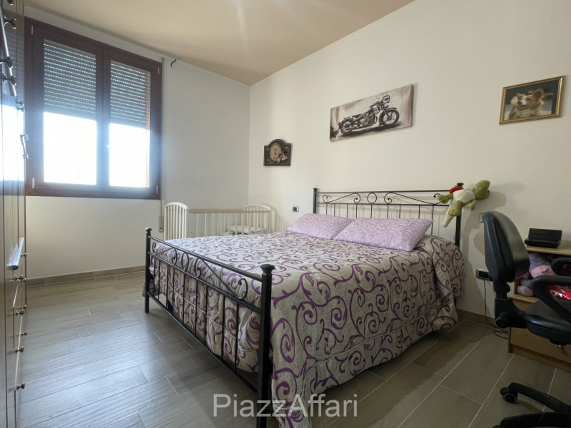 RIF. CORR32

Fabbricato atipico in centro del paese di Correzzola nella via principale a 200 m da...