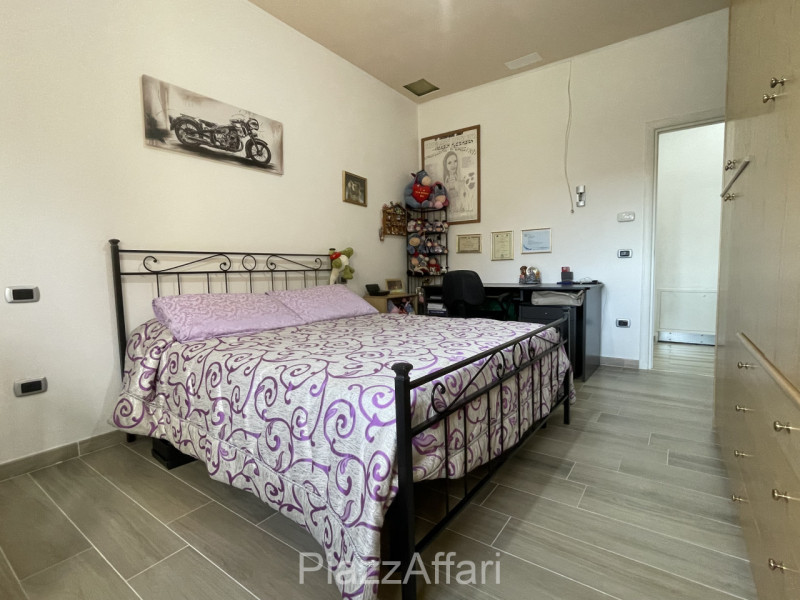 RIF. CORR32

Fabbricato atipico in centro del paese di Correzzola nella via principale a 200 m da...