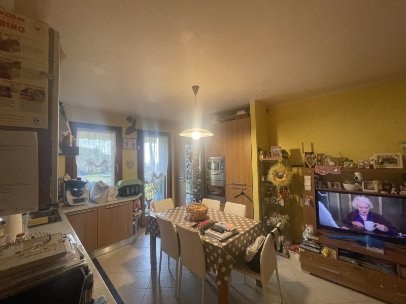 A Fietta di Paderno del Grappa in zona tranquilla e comoda ai servizi siamo a proporre in vendita...