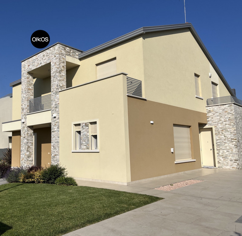 Legnaro (PD) - Proponiamo villa unifamiliare di recente costruzione, dalle finiture raffinate e s...