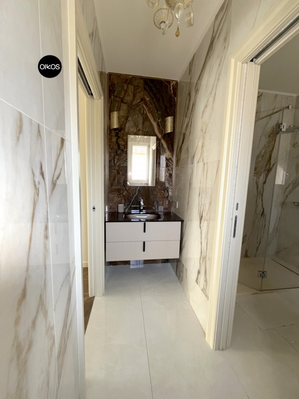 Legnaro (PD) - Proponiamo villa unifamiliare di recente costruzione, dalle finiture raffinate e s...