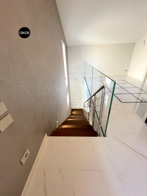 Legnaro (PD) - Proponiamo villa unifamiliare di recente costruzione, dalle finiture raffinate e s...