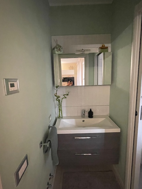 In una delle zone più tranquille e residenziali di Dueville, proponiamo in vendita un'elegante po...