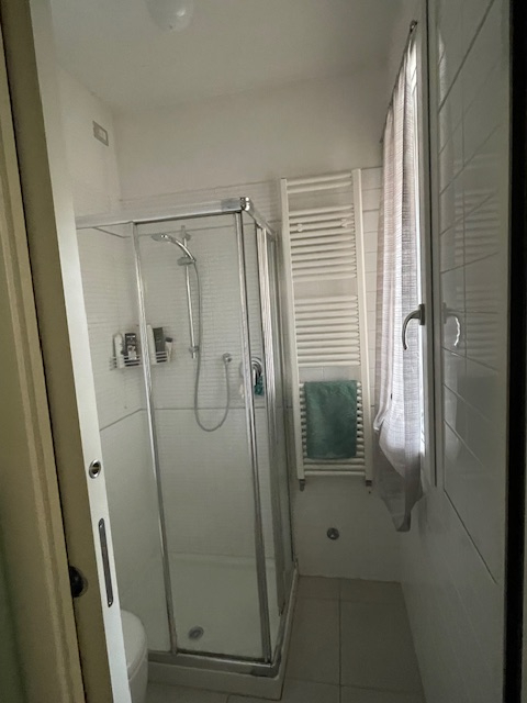 In una delle zone più tranquille e residenziali di Dueville, proponiamo in vendita un'elegante po...