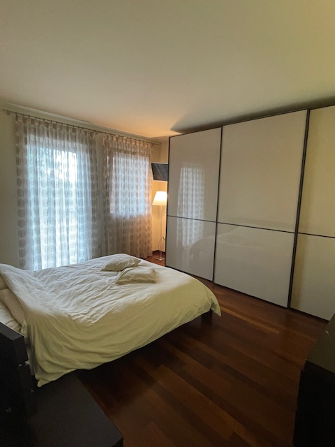 In una delle zone più tranquille e residenziali di Dueville, proponiamo in vendita un'elegante po...