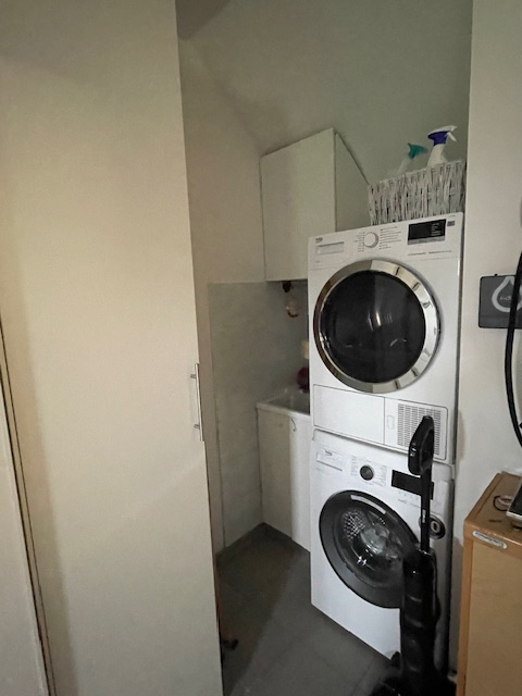 In una delle zone più tranquille e residenziali di Dueville, proponiamo in vendita un'elegante po...