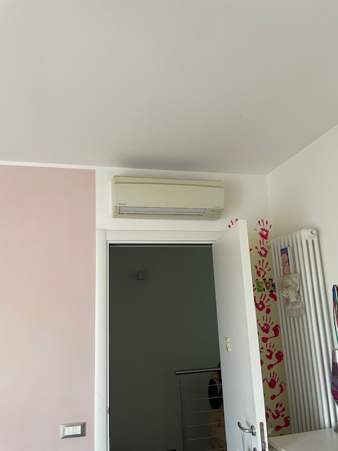 In una delle zone più tranquille e residenziali di Dueville, proponiamo in vendita un'elegante po...