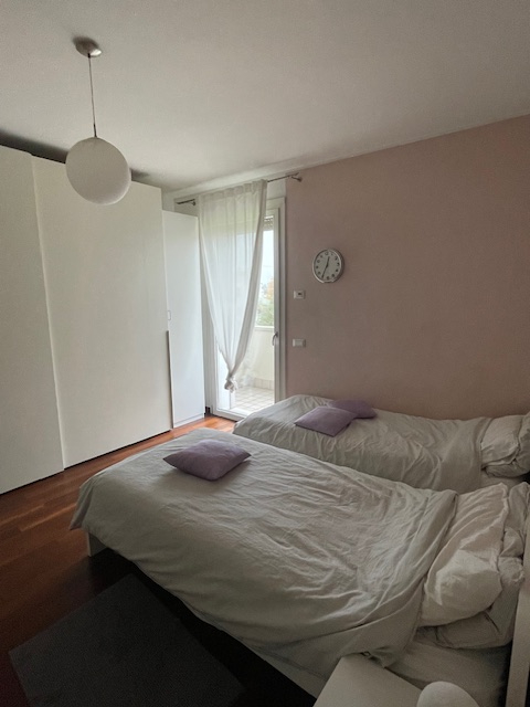 In una delle zone più tranquille e residenziali di Dueville, proponiamo in vendita un'elegante po...