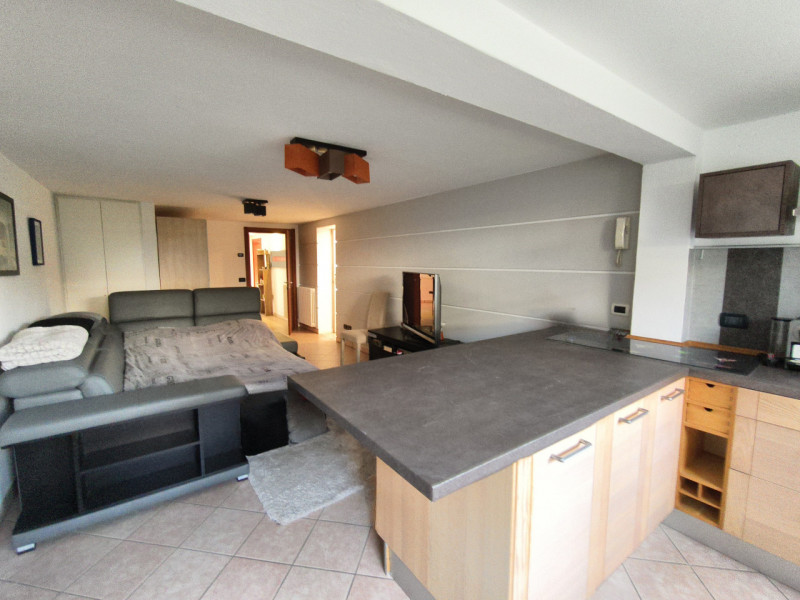 Porzione elegante di villa bifamiliare di circa 270, curata nei minimi dettagli con buongusto. Ub...