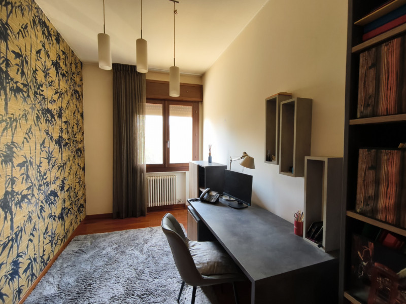 Porzione elegante di villa bifamiliare di circa 270, curata nei minimi dettagli con buongusto. Ub...