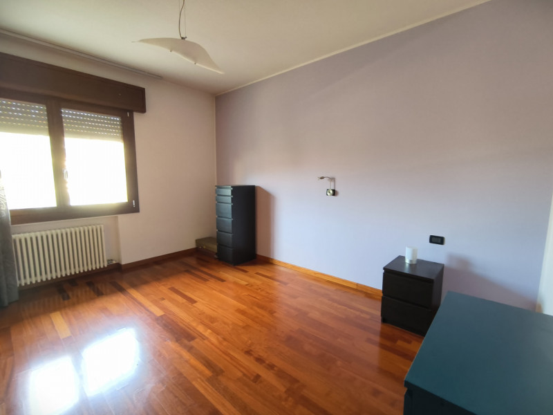 Porzione elegante di villa bifamiliare di circa 270, curata nei minimi dettagli con buongusto. Ub...