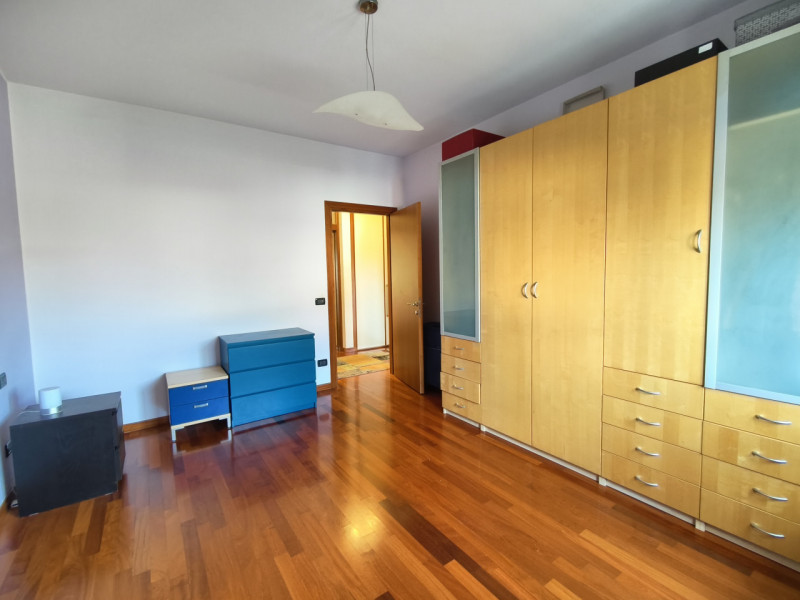 Porzione elegante di villa bifamiliare di circa 270, curata nei minimi dettagli con buongusto. Ub...