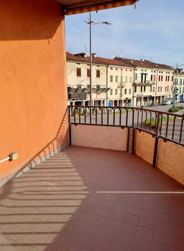 INVESTIMENTO IMMOBILIARE: BICAMERE RIAMMODERNATO E GIA' LOCATO IN VENDITA A VICENZA - Rif. 8307

...