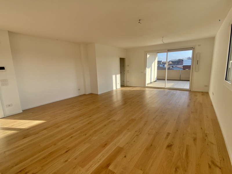 Castelfranco V.to: proponiamo alla vendita un attico di nuova realizzazione, in pronta consegna.
...