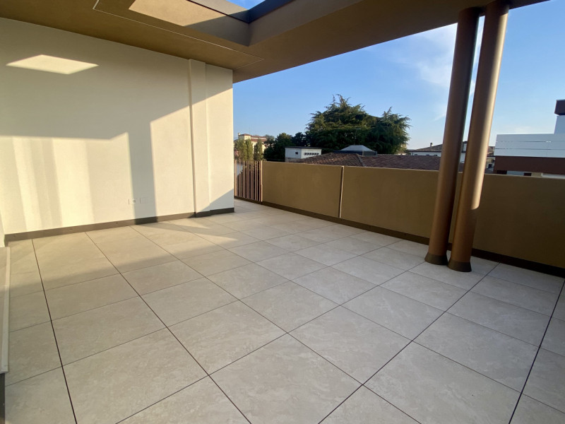 Castelfranco V.to: proponiamo alla vendita un attico di nuova realizzazione, in pronta consegna.
...