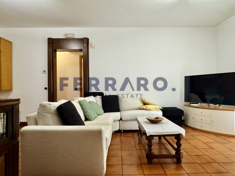 Treviso, zona Santa Bona. Codice YA9.

Si propone in locazione una introvabile casa a schiera di ...