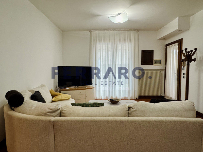 Treviso, zona Santa Bona. Codice YA9.

Si propone in locazione una introvabile casa a schiera di ...