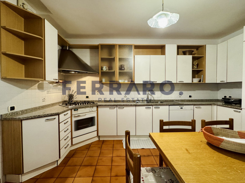 Treviso, zona Santa Bona. Codice YA9.

Si propone in locazione una introvabile casa a schiera di ...