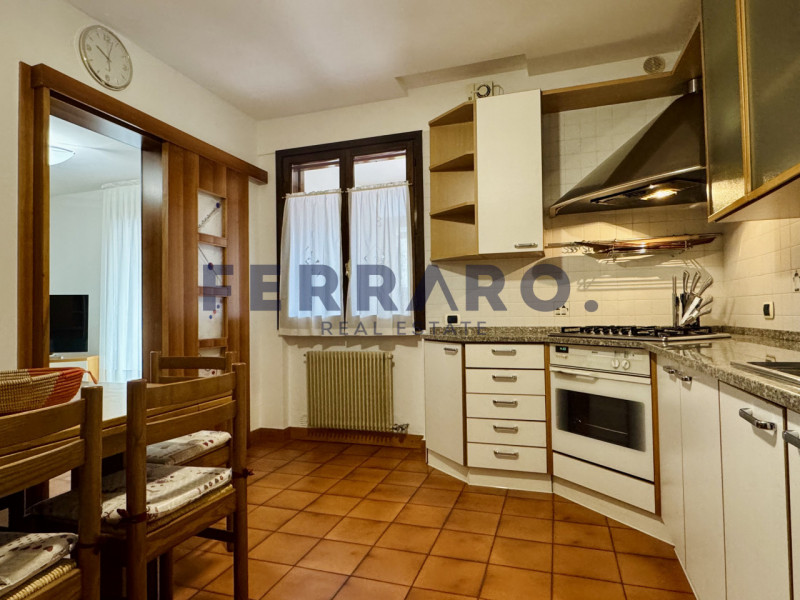 Treviso, zona Santa Bona. Codice YA9.

Si propone in locazione una introvabile casa a schiera di ...