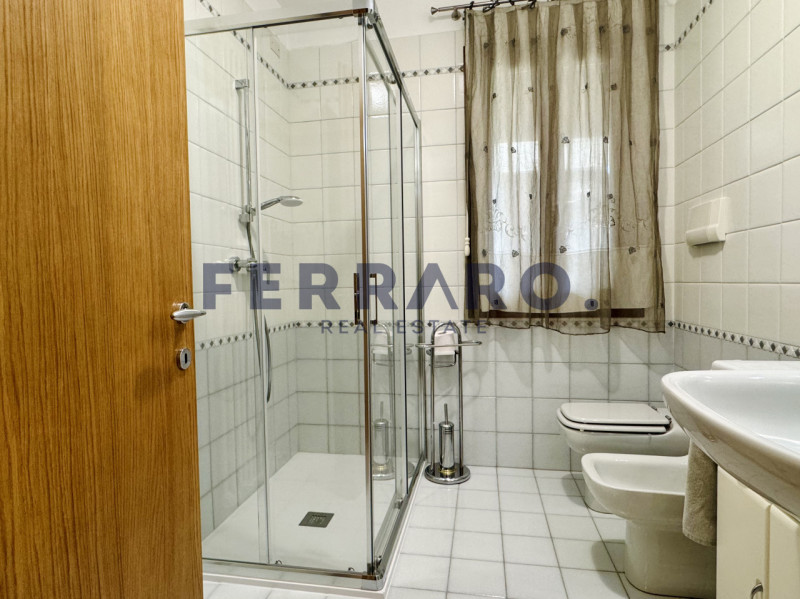 Treviso, zona Santa Bona. Codice YA9.

Si propone in locazione una introvabile casa a schiera di ...