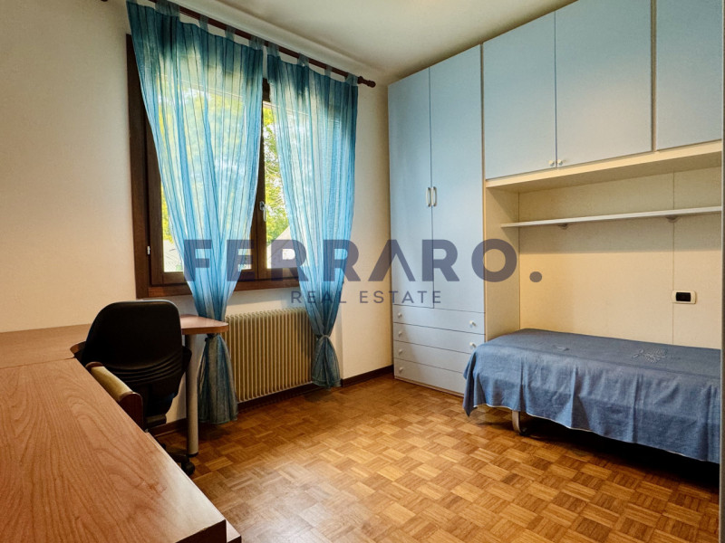 Treviso, zona Santa Bona. Codice YA9.

Si propone in locazione una introvabile casa a schiera di ...