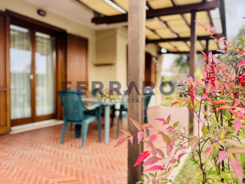 Treviso, zona Santa Bona. Codice YA9.

Si propone in locazione una introvabile casa a schiera di ...