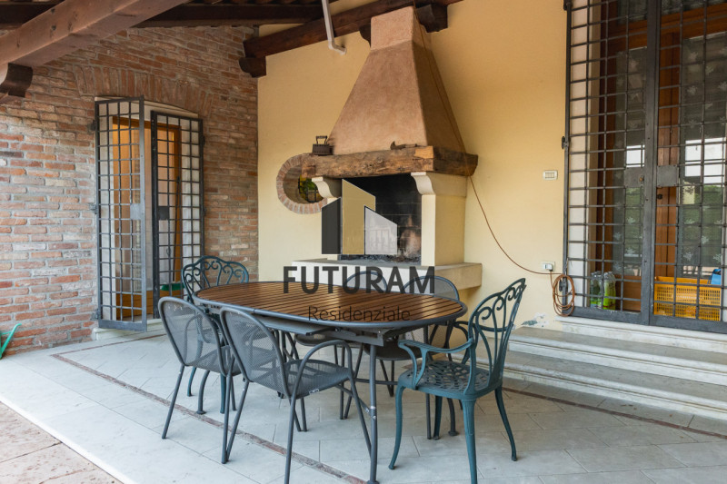 CAMISANO VICENTINO – CENTRO | RIF. RES8 PER INFO: 0444/310220

All’ingresso del cuore pulsante di...