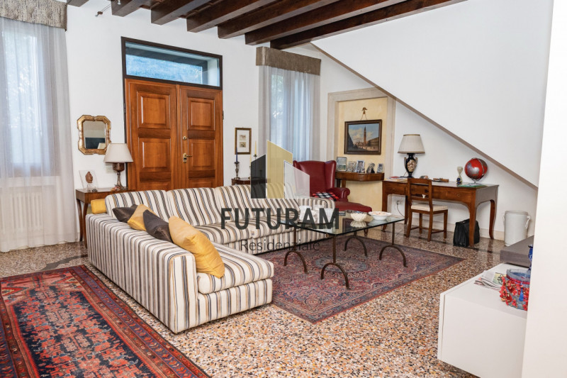 CAMISANO VICENTINO – CENTRO | RIF. RES8 PER INFO: 0444/310220

All’ingresso del cuore pulsante di...