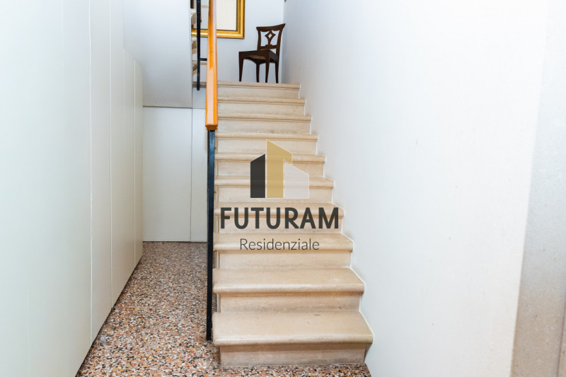 CAMISANO VICENTINO – CENTRO | RIF. RES8 PER INFO: 0444/310220

All’ingresso del cuore pulsante di...