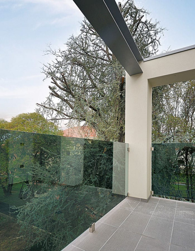 L'agenzia Iris è lieta di presentare una straordinaria opportunità immobiliare: una villetta a sc...