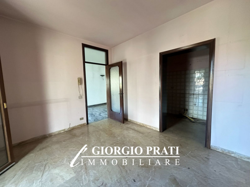 Proponiamo in vendita un'interessante bifamiliare sovrapposta da ristrutturare, situata nella tra...