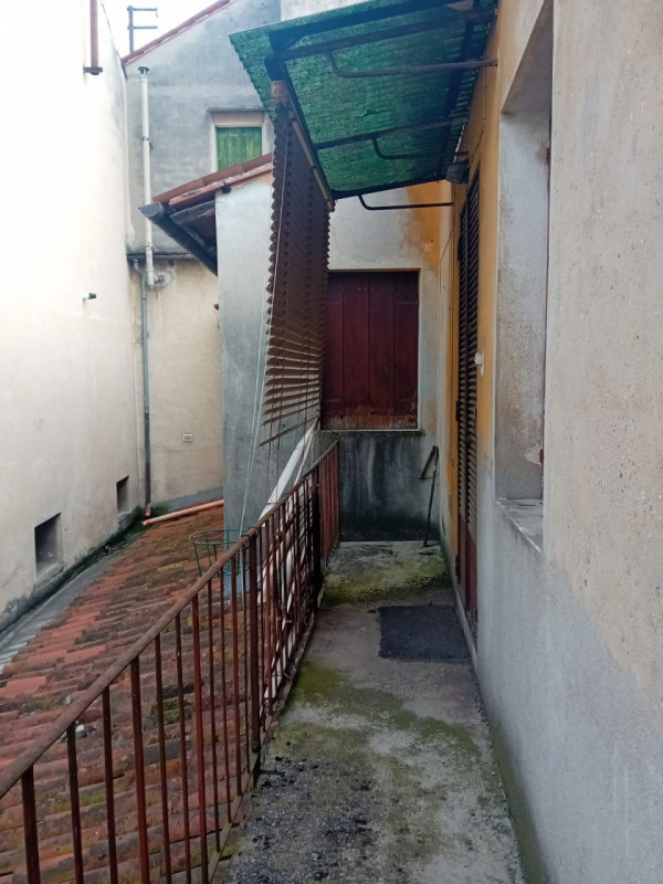 In una tranquilla zona interna di Corso Padova, a pochi passi dal cuore pulsante del Centro Stori...