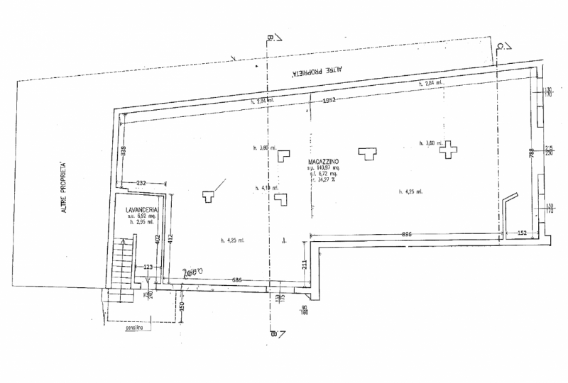 In una tranquilla zona interna di Corso Padova, a pochi passi dal cuore pulsante del Centro Stori...