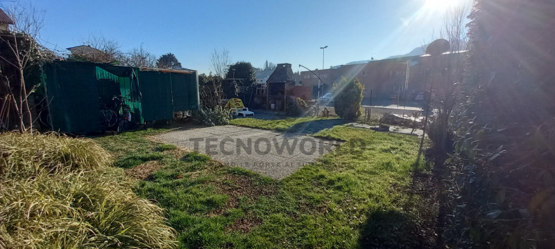 Nel pieno centro storico di Malo, proponiamo in vendita una porzione centrale di casa a schiera c...