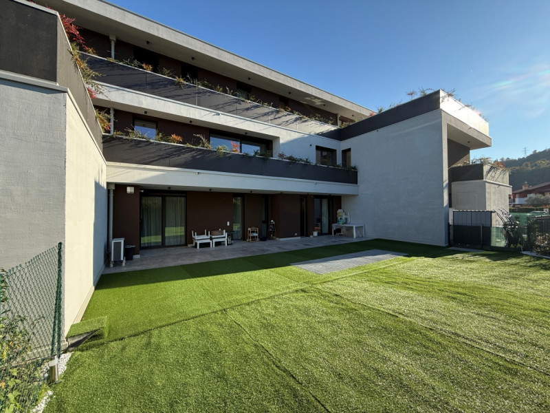 NUOVO APPARTAMENTO  BICAMERE ARREDATO CON GIARDINO ESCLUSIVO DI MQ.150 E GARAGE DOPPIO. EURO 325....